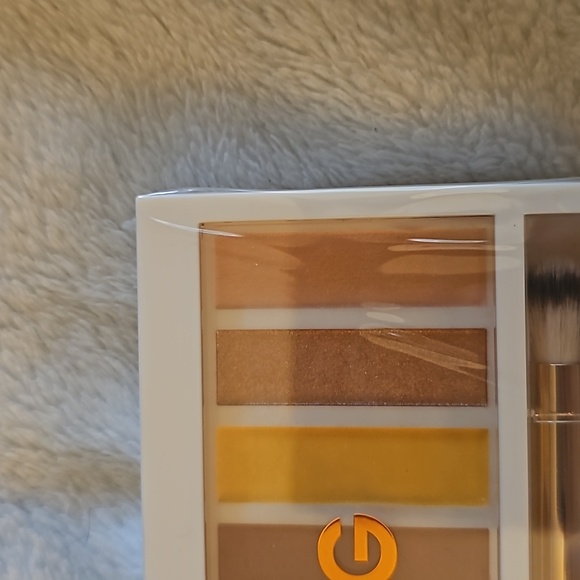 Flower suns blazing eyeshadow pallet - Picture 4 of 6